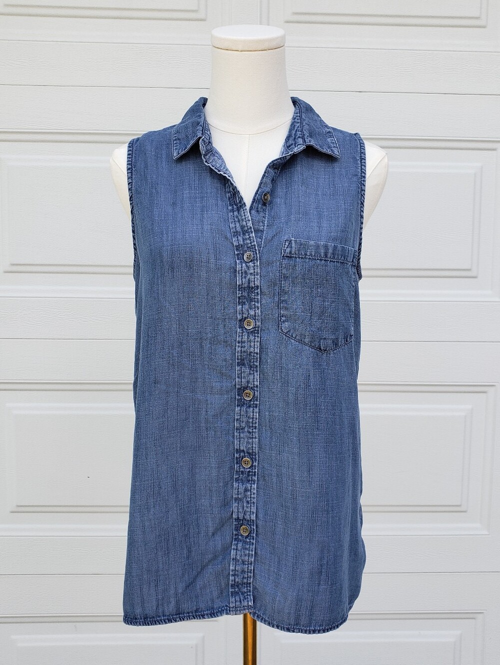 Banana Republic Chambray Button Down Tank